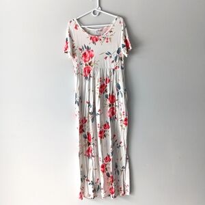 VIISHOW Short-Sleeved Maxi Dress Relaxed Fit Pleated Flowers White Extra Large